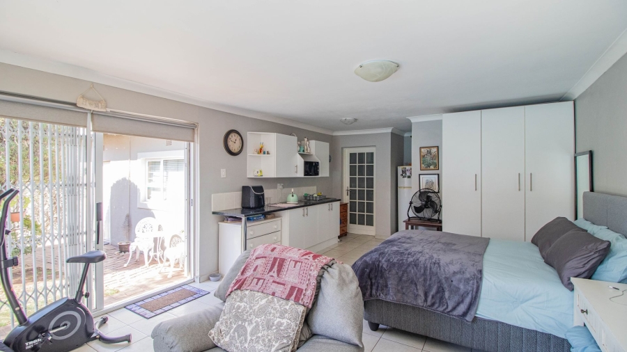 3 Bedroom Property for Sale in Farrarmere Gauteng