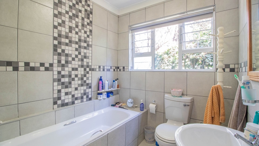 3 Bedroom Property for Sale in Farrarmere Gauteng