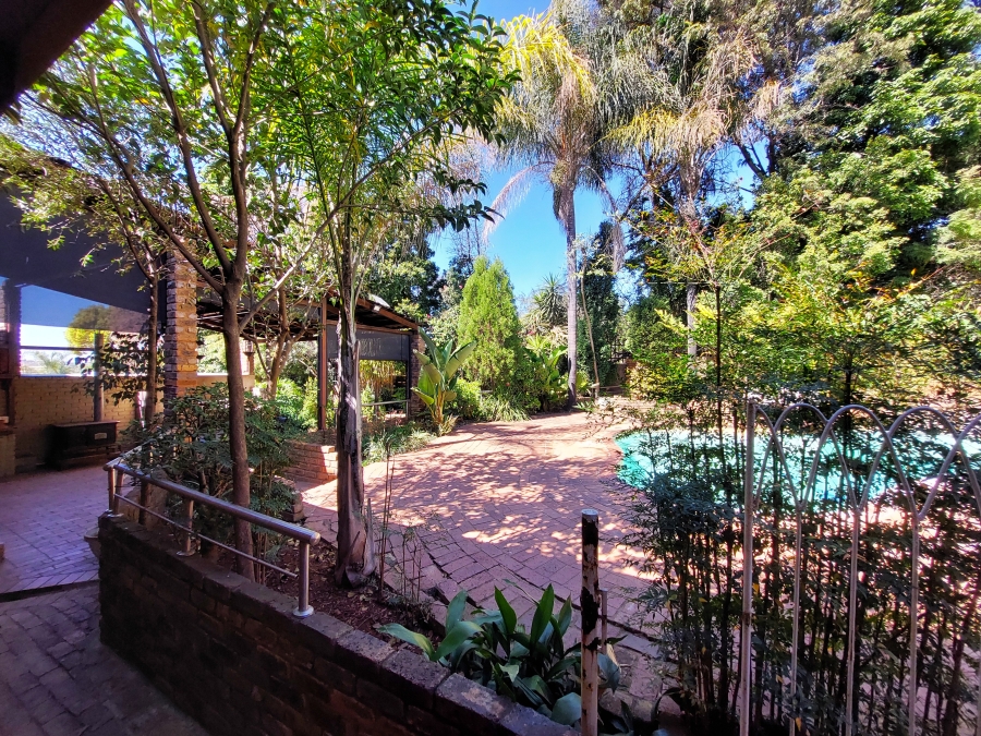 5 Bedroom Property for Sale in Erasmusrand Gauteng