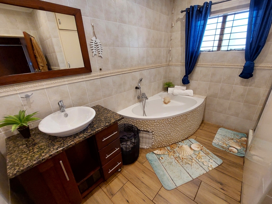 5 Bedroom Property for Sale in Erasmusrand Gauteng