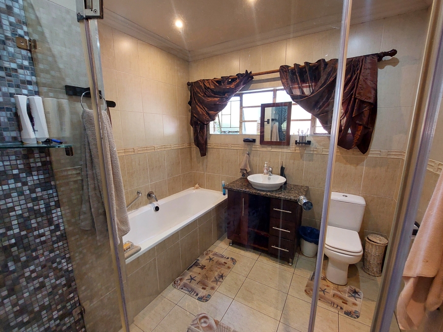5 Bedroom Property for Sale in Erasmusrand Gauteng