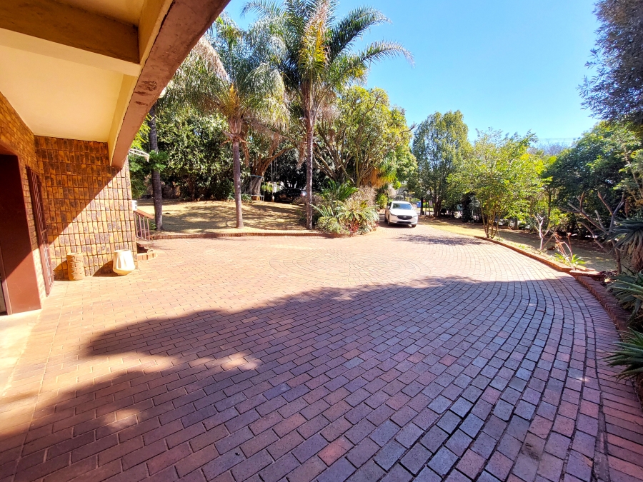 5 Bedroom Property for Sale in Erasmusrand Gauteng