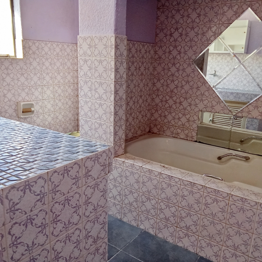 4 Bedroom Property for Sale in Wilro Park Gauteng