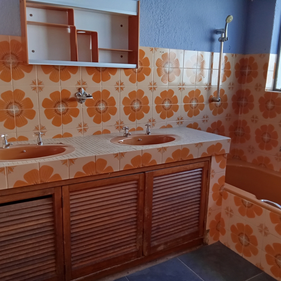 4 Bedroom Property for Sale in Wilro Park Gauteng