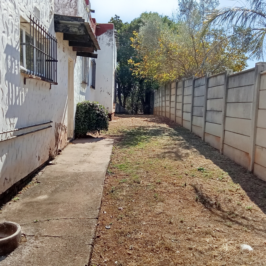 4 Bedroom Property for Sale in Wilro Park Gauteng