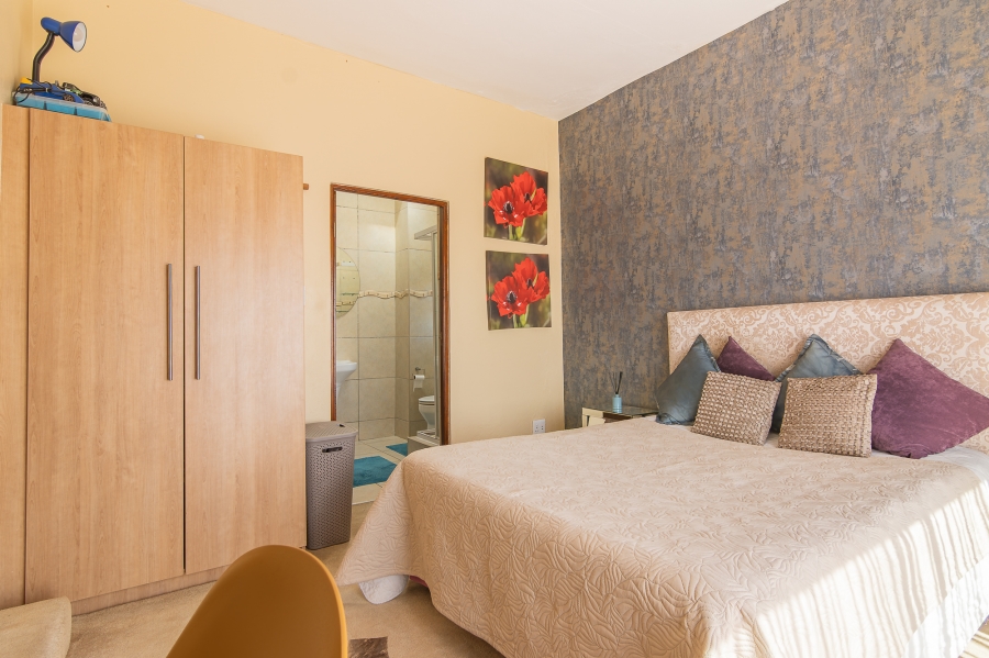 3 Bedroom Property for Sale in Protea Ridge Gauteng