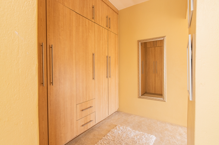 3 Bedroom Property for Sale in Protea Ridge Gauteng