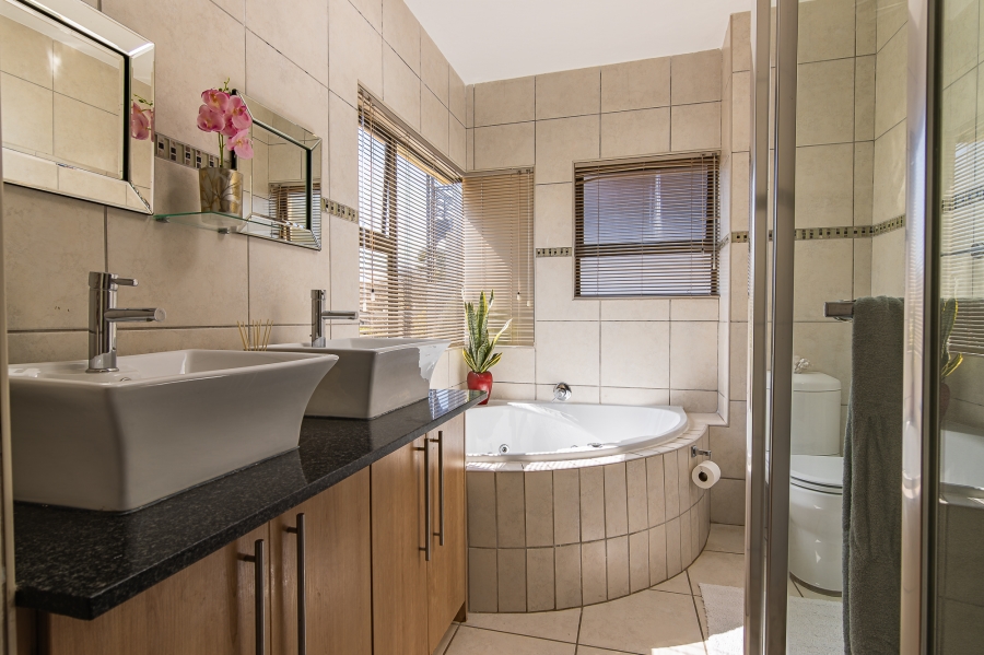 3 Bedroom Property for Sale in Protea Ridge Gauteng