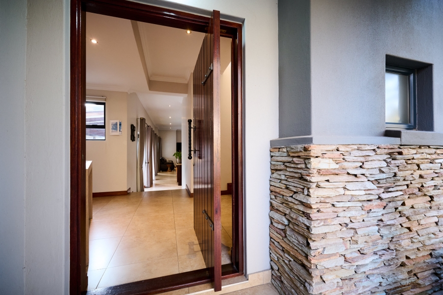 3 Bedroom Property for Sale in Waterfall Country Village Gauteng