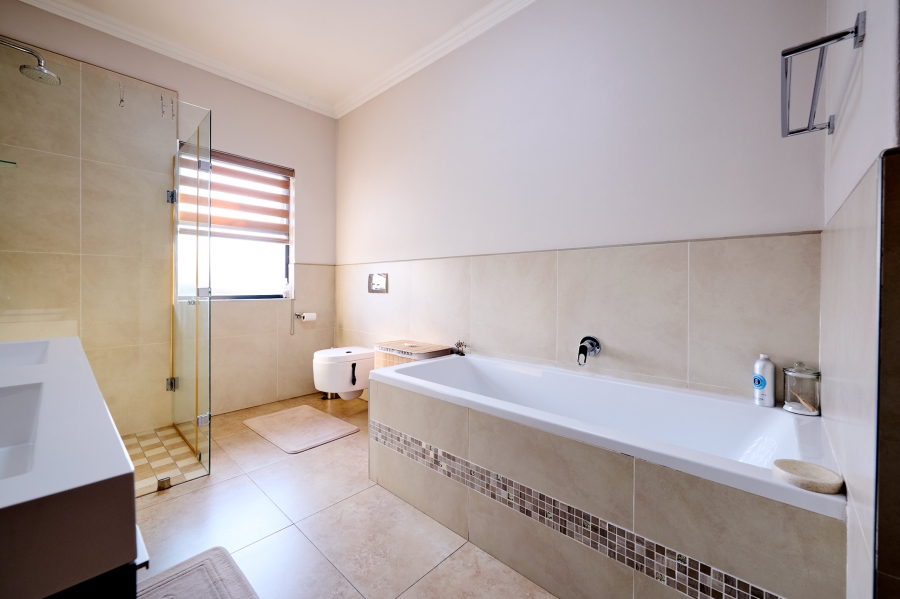 3 Bedroom Property for Sale in Waterfall Country Village Gauteng