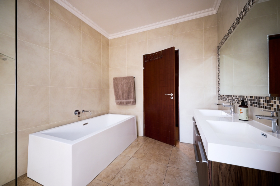 3 Bedroom Property for Sale in Waterfall Country Village Gauteng