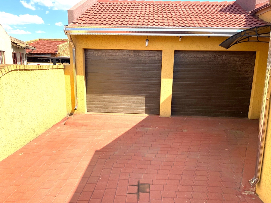 4 Bedroom Property for Sale in Vosloorus Gauteng