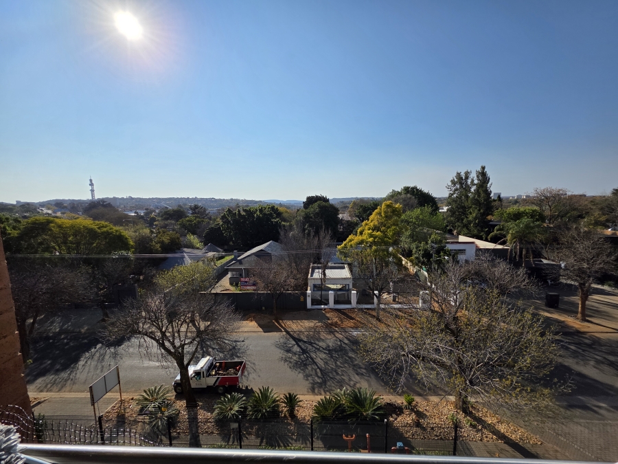 2 Bedroom Property for Sale in Nieuw Muckleneuk Gauteng