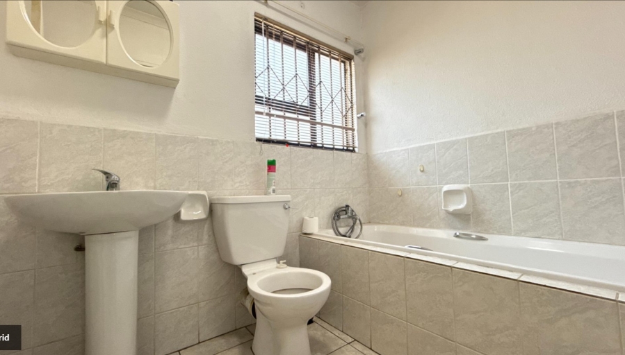 2 Bedroom Property for Sale in Roseacre Gauteng