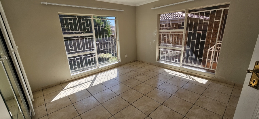 2 Bedroom Property for Sale in New Redruth Gauteng