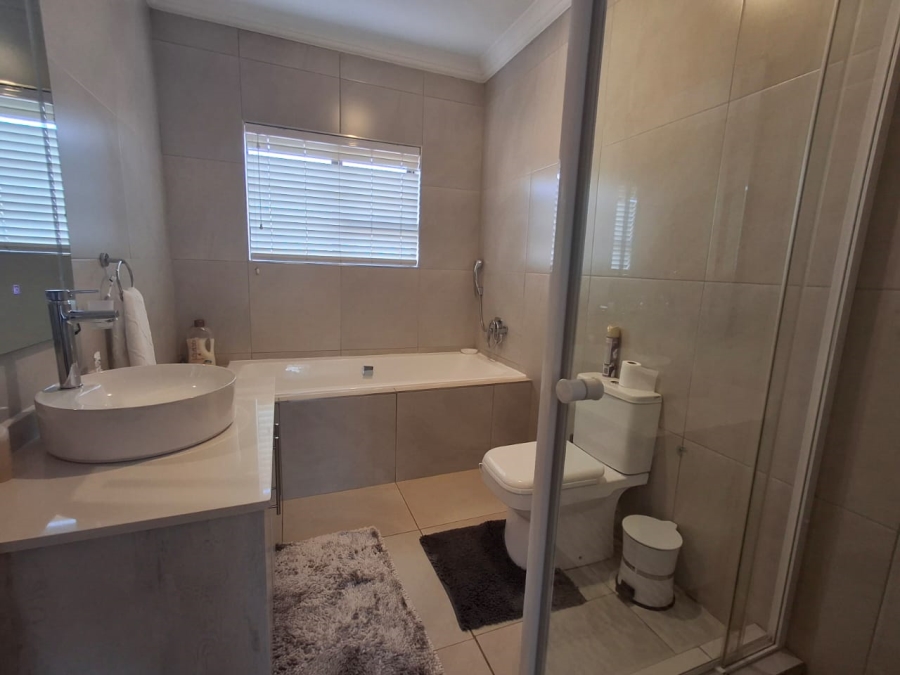 3 Bedroom Property for Sale in Helderwyk Gauteng