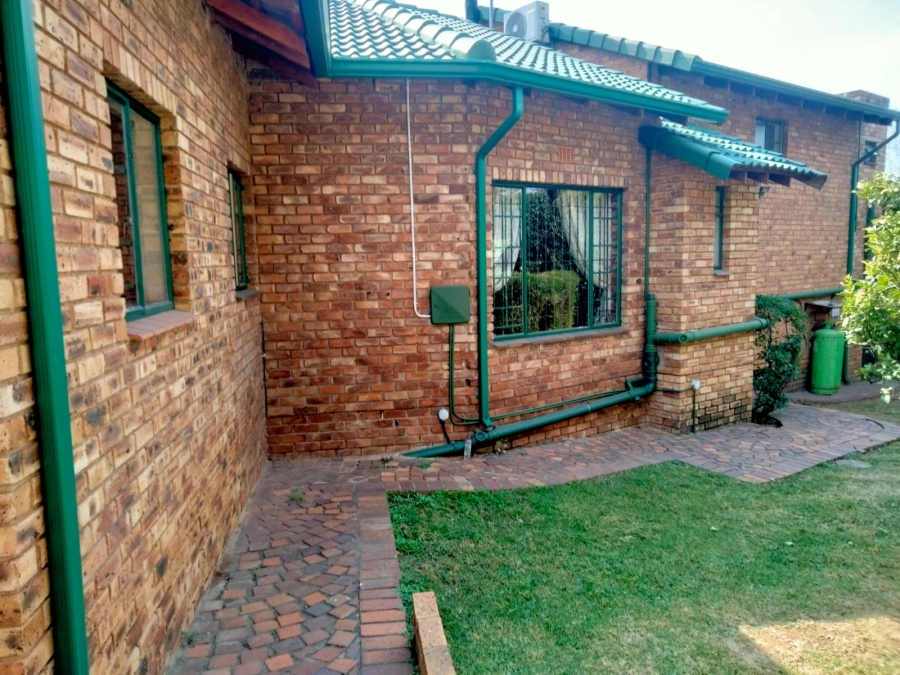 3 Bedroom Property for Sale in Sonneglans Gauteng