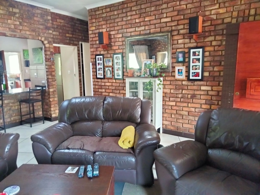 3 Bedroom Property for Sale in Sonneglans Gauteng