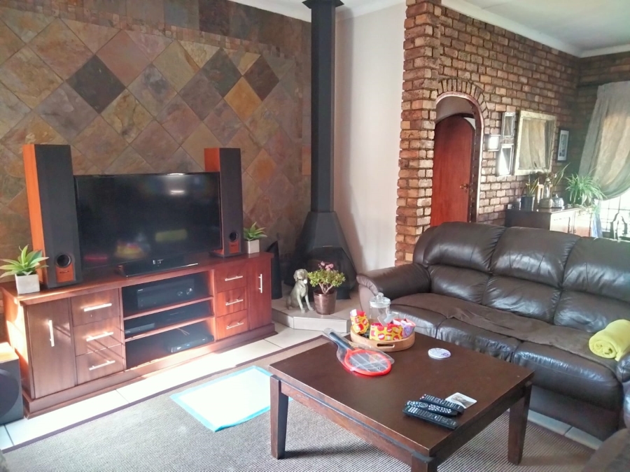 3 Bedroom Property for Sale in Sonneglans Gauteng
