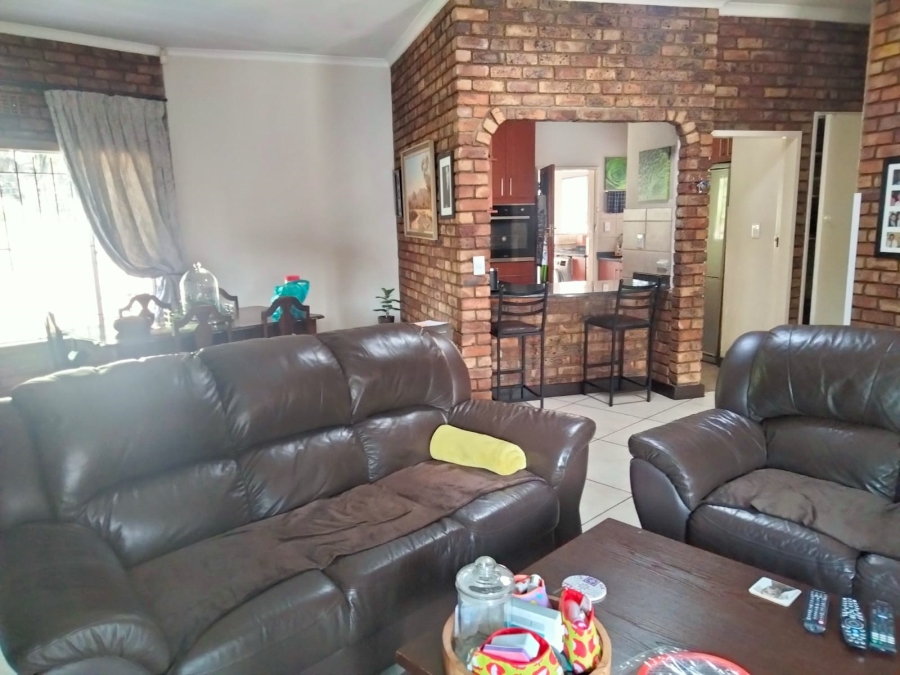 3 Bedroom Property for Sale in Sonneglans Gauteng