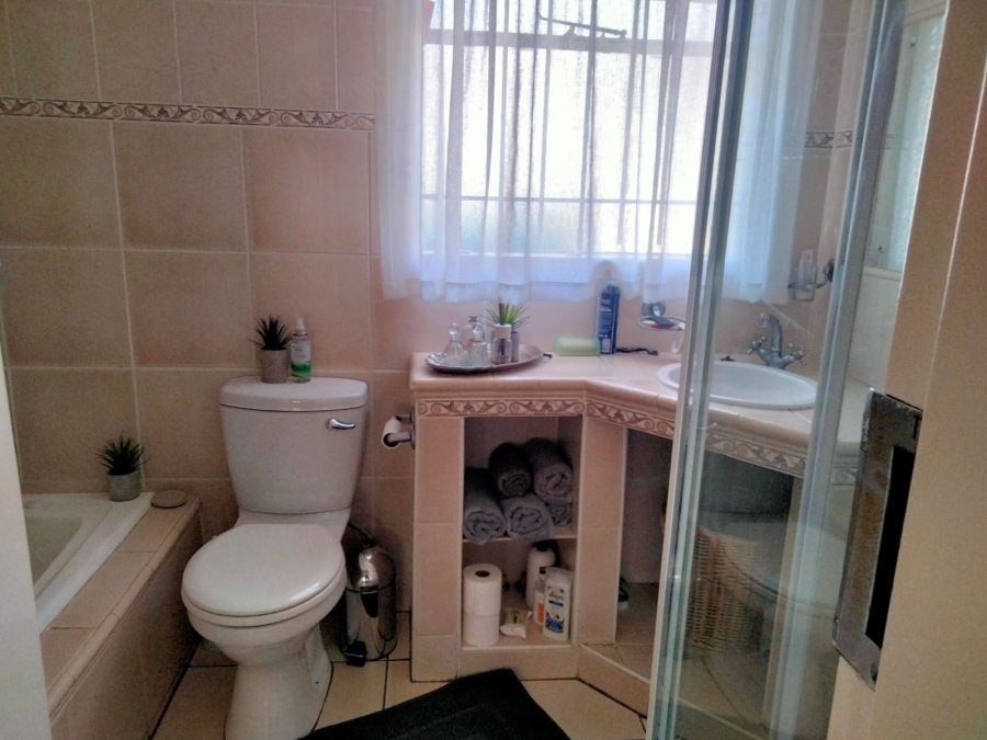 3 Bedroom Property for Sale in Sonneglans Gauteng