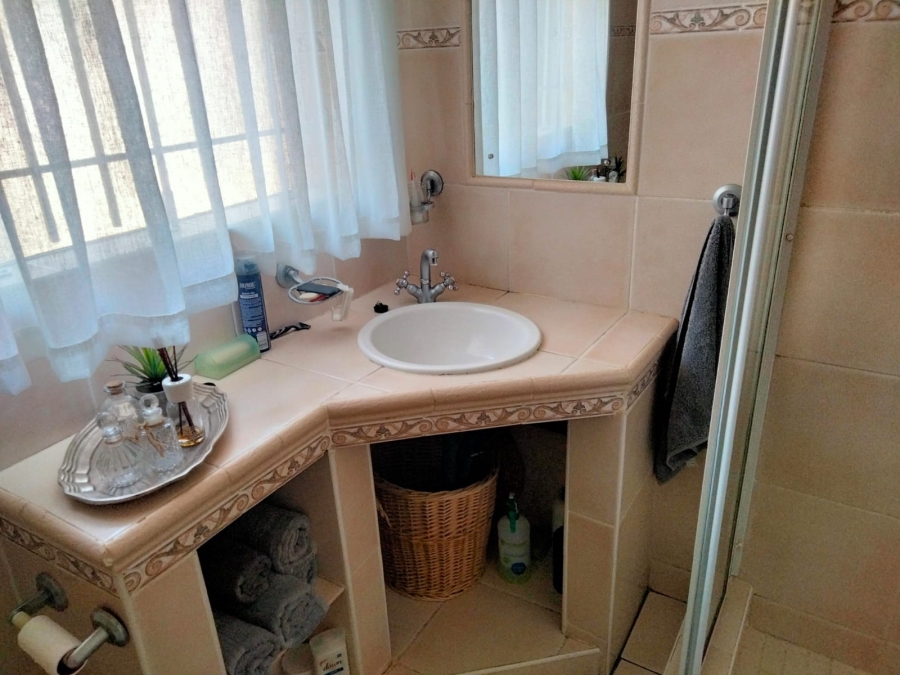 3 Bedroom Property for Sale in Sonneglans Gauteng