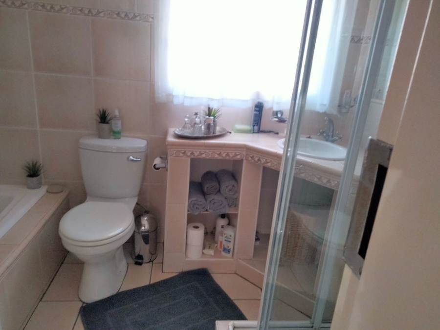 3 Bedroom Property for Sale in Sonneglans Gauteng