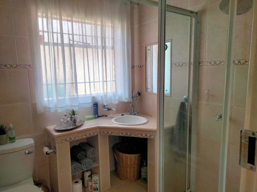 3 Bedroom Property for Sale in Sonneglans Gauteng