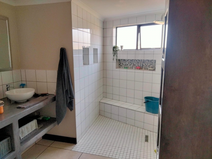 3 Bedroom Property for Sale in Sonneglans Gauteng