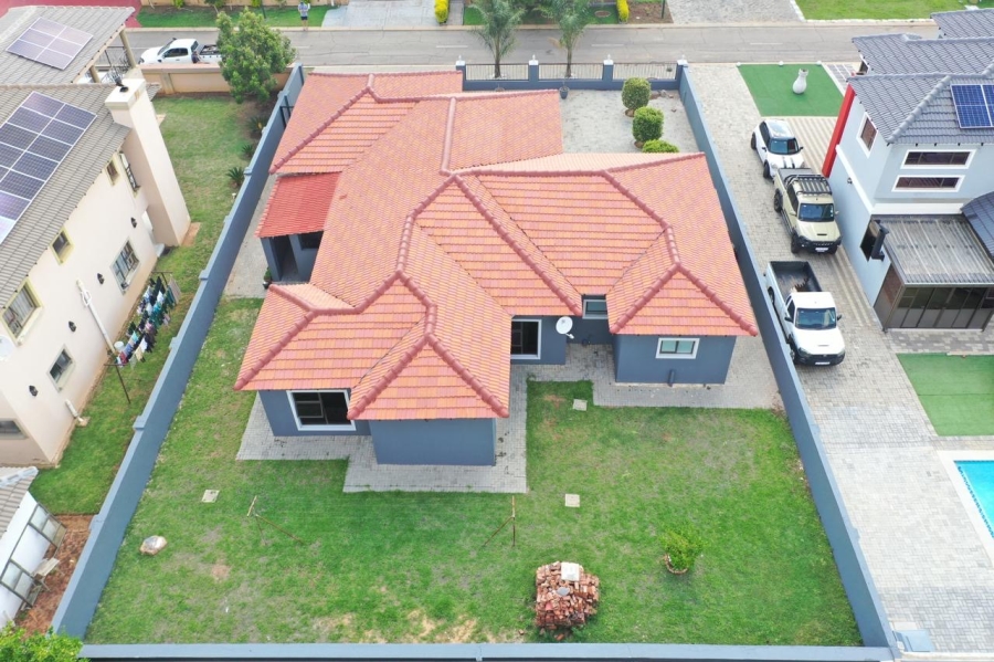 4 Bedroom Property for Sale in Theresa Park Gauteng