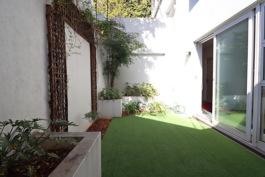 1 Bedroom Property for Sale in Bryanston Gauteng