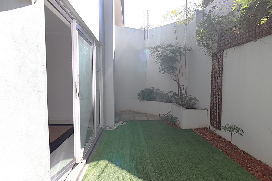 1 Bedroom Property for Sale in Bryanston Gauteng