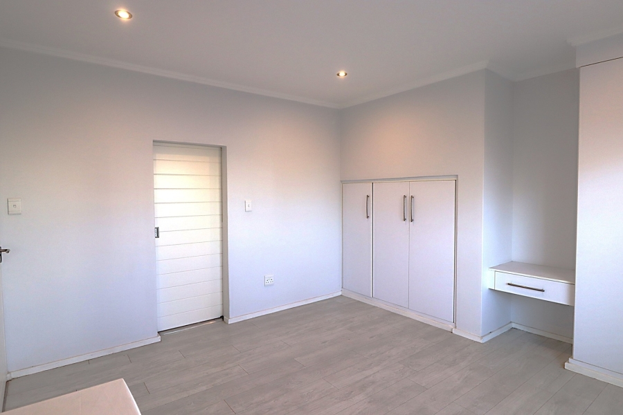 1 Bedroom Property for Sale in Bryanston Gauteng