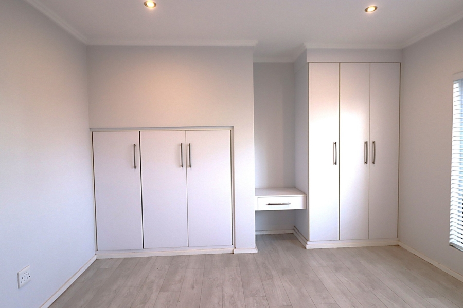 1 Bedroom Property for Sale in Bryanston Gauteng