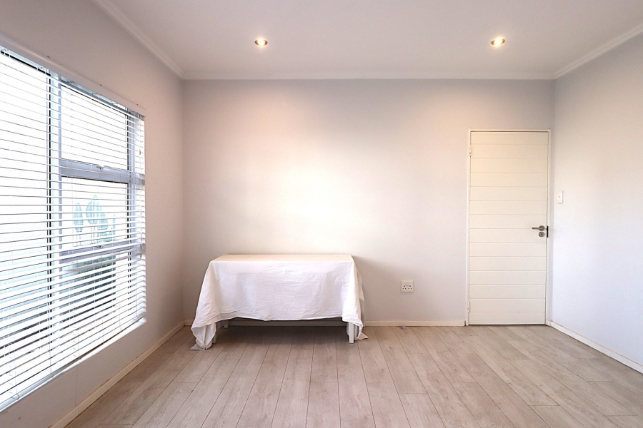 1 Bedroom Property for Sale in Bryanston Gauteng