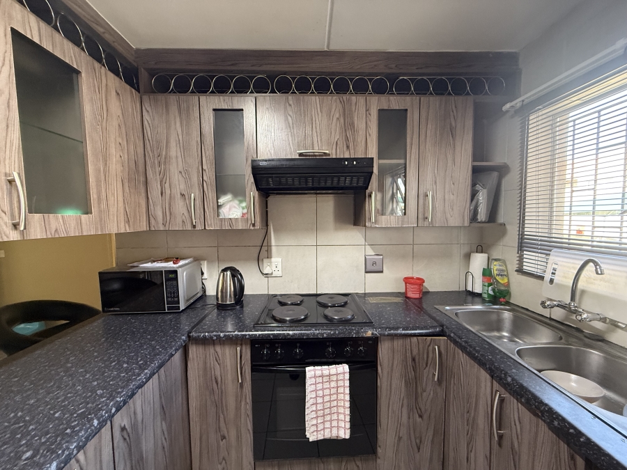 To Let 2 Bedroom Property for Rent in Beyers Park Gauteng
