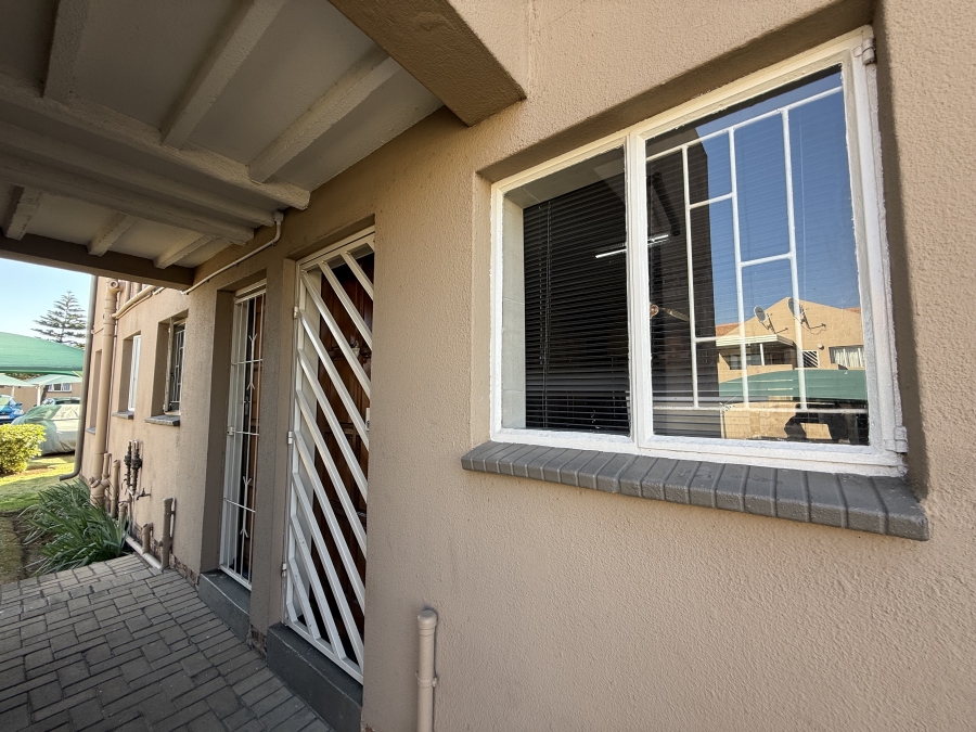 To Let 2 Bedroom Property for Rent in Beyers Park Gauteng