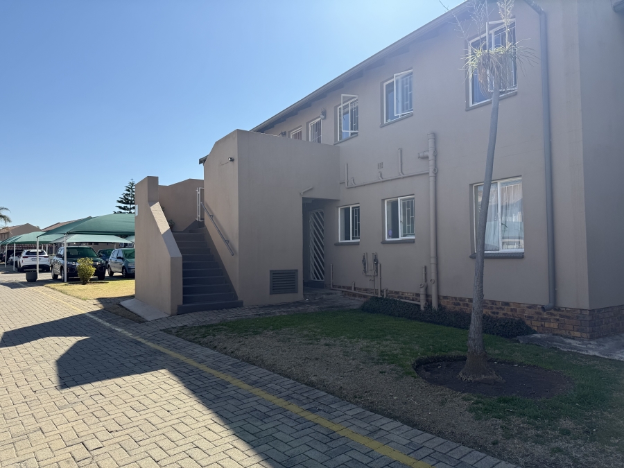 To Let 2 Bedroom Property for Rent in Beyers Park Gauteng