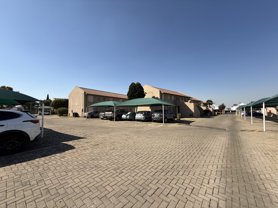 To Let 2 Bedroom Property for Rent in Beyers Park Gauteng