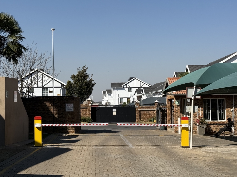 To Let 2 Bedroom Property for Rent in Beyers Park Gauteng