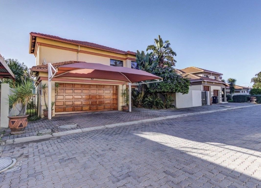 4 Bedroom Property for Sale in Glen Marais Gauteng