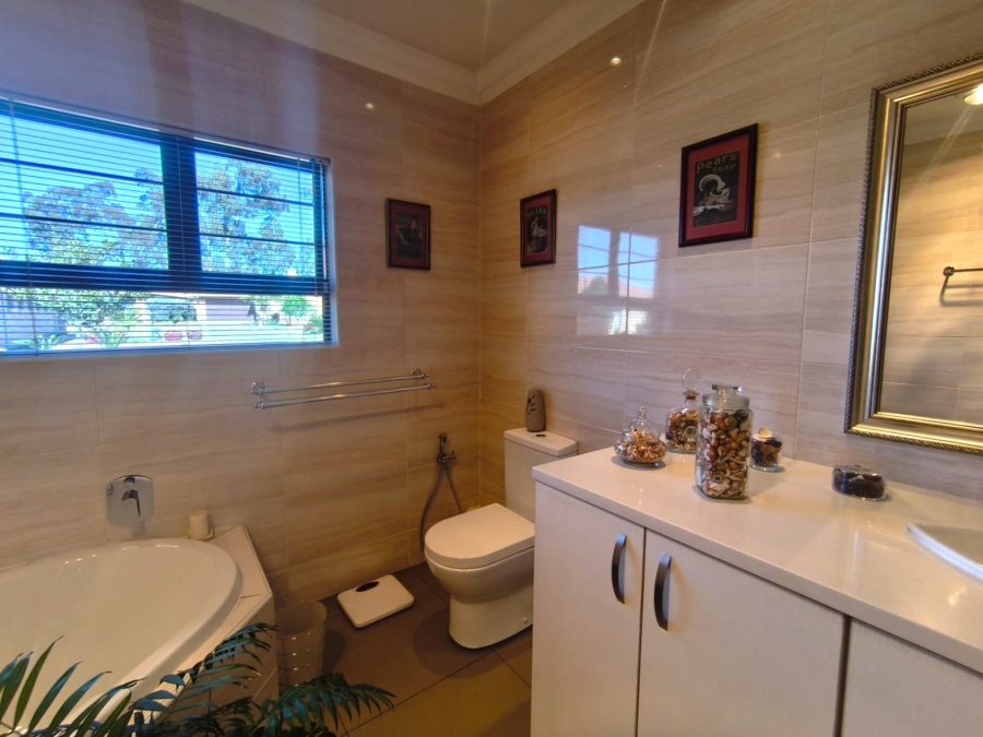 3 Bedroom Property for Sale in New Market Park Gauteng