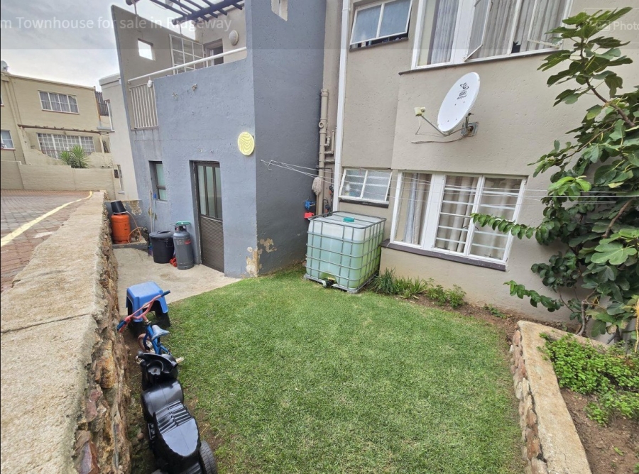 2 Bedroom Property for Sale in Ridgeway Gauteng