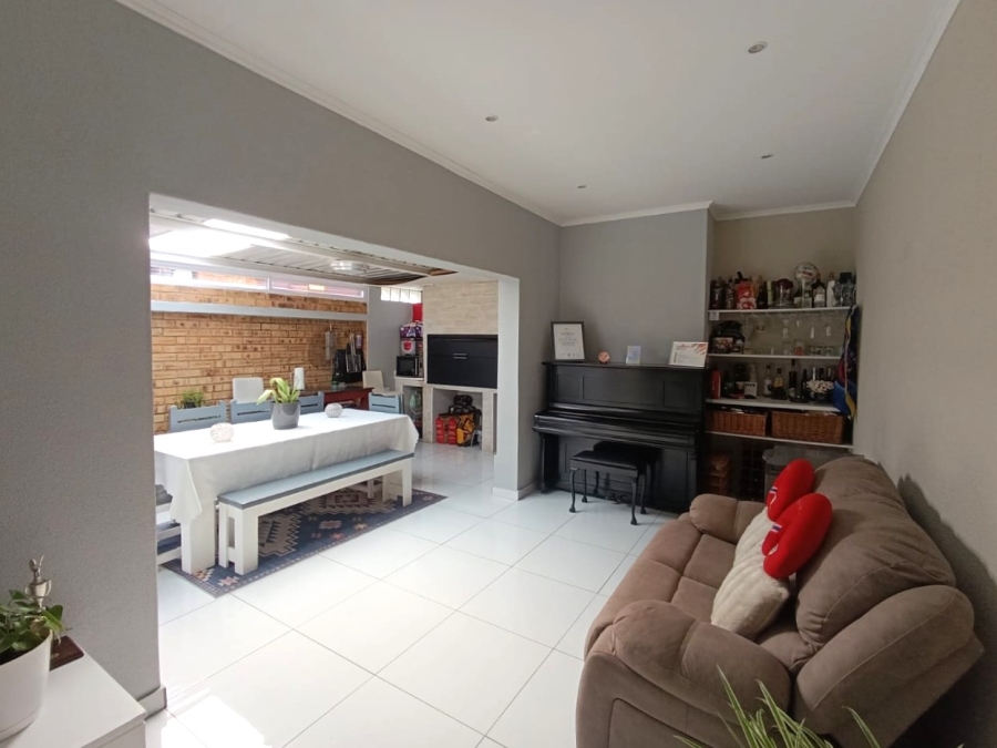 3 Bedroom Property for Sale in New Redruth Gauteng
