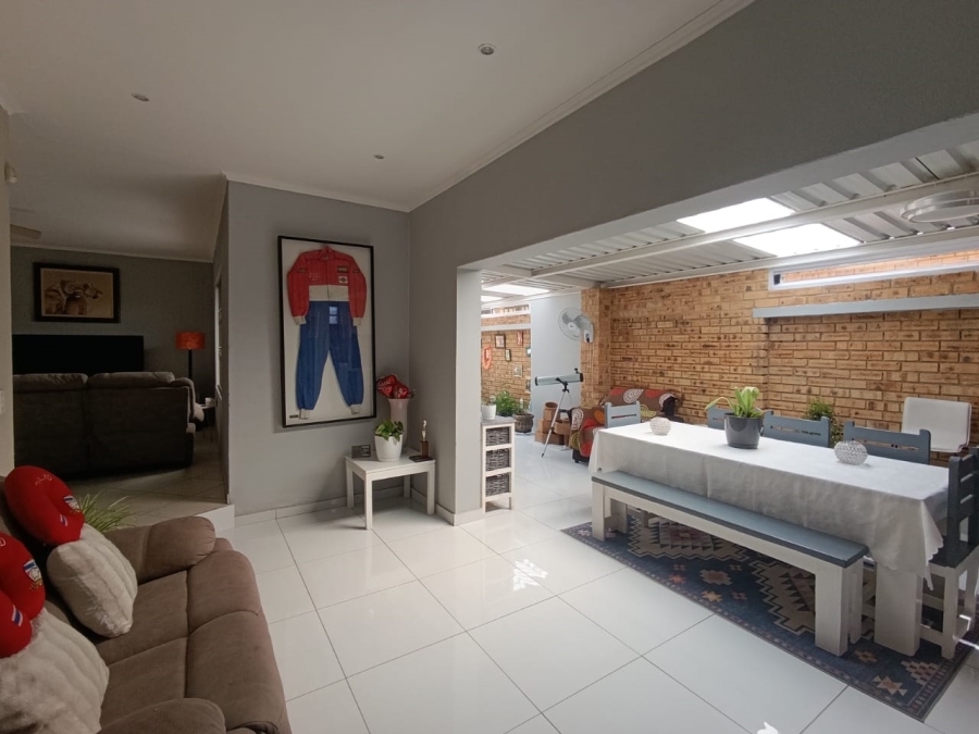 3 Bedroom Property for Sale in New Redruth Gauteng