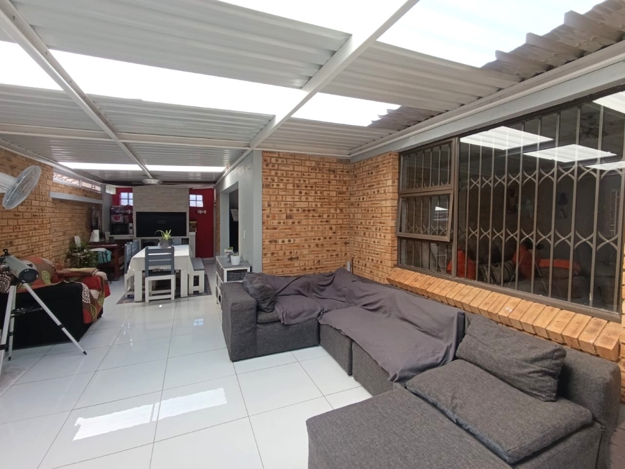 3 Bedroom Property for Sale in New Redruth Gauteng
