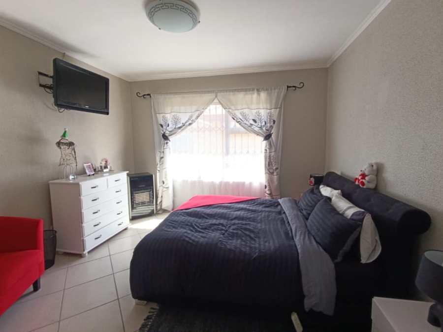3 Bedroom Property for Sale in New Redruth Gauteng
