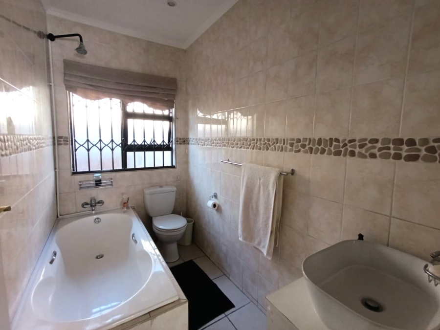3 Bedroom Property for Sale in New Redruth Gauteng