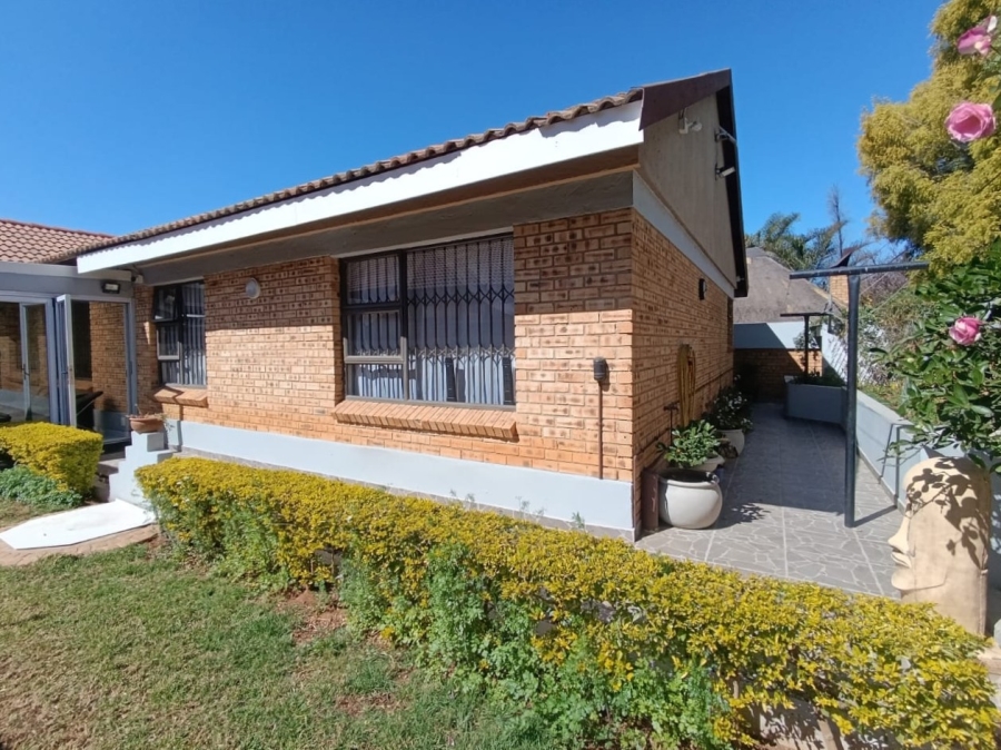 3 Bedroom Property for Sale in New Redruth Gauteng