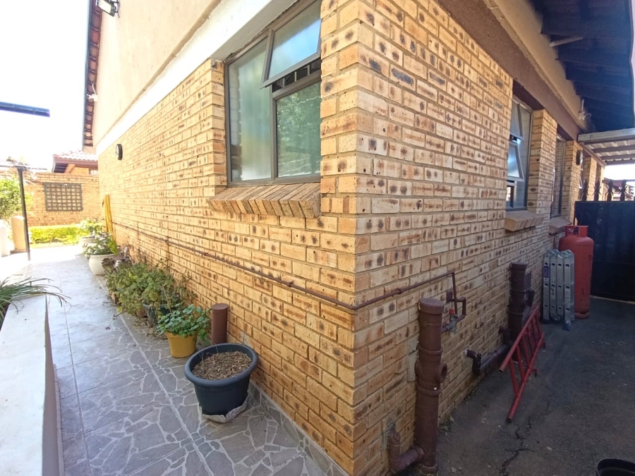 3 Bedroom Property for Sale in New Redruth Gauteng